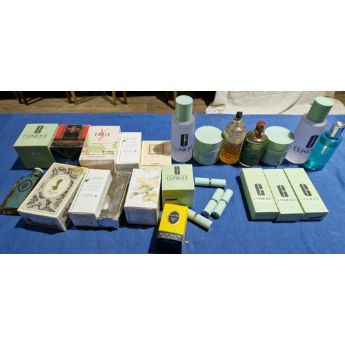 649 - A box of assorted vintage and modern perfumes/lotions/soaps/make-up.