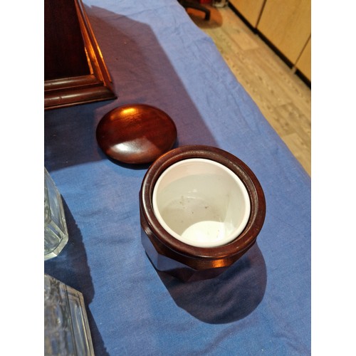 439 - An early 20th century mahogany smoker's cabinet/decanter box, labelled Waring & Gillow, assorted con... 