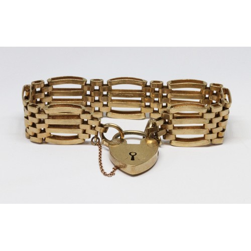 19 - A hallmarked 9ct gold gate bracelet, heart shaped padlock clasp, length 16cm, wt. 29.1g.