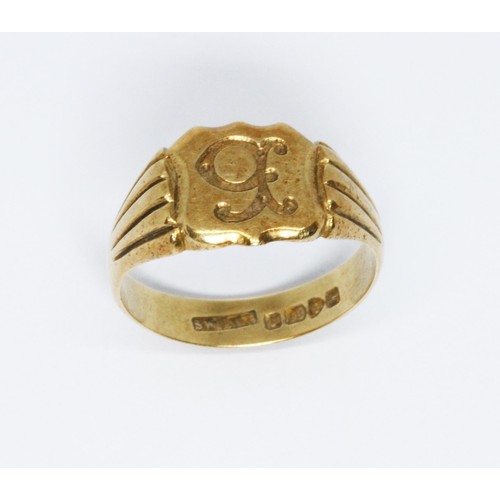 67 - An Edwardian 18ct gold seal ring, sponsor 'SWG&Co', Birmingham 1910, weight 7.5g, size V/W.