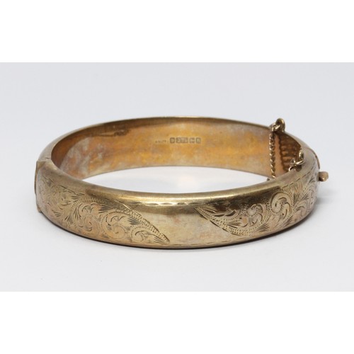 69 - A hallmarked 9ct gold bangle, diameter 58mm, weight 19.4g.