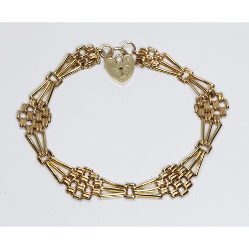 74 - A 9ct gold bracelet, length 17cm, weight 5.2g.