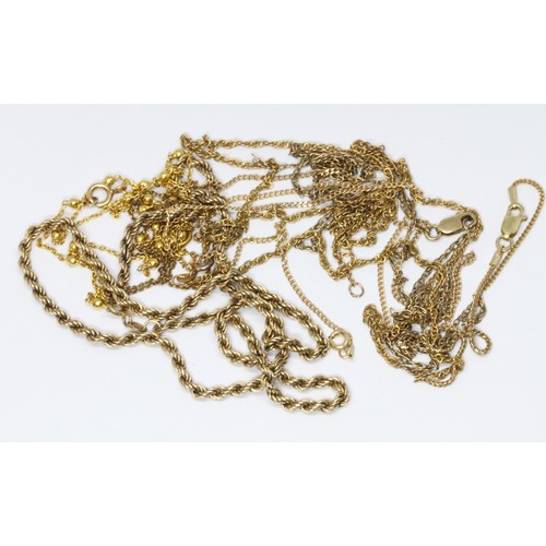 81 - Assorted 9ct gold chains, various marks, gross weight 19.3g.