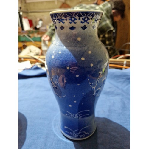 495 - A pair of Chinese porcelain vases, each bearing six character mark to base, height 24.5cm.