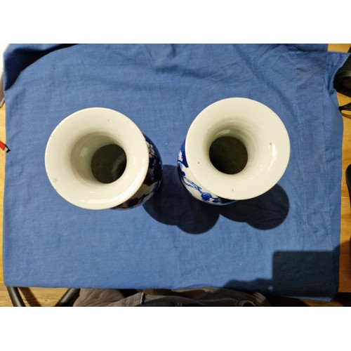 494 - A pair of Chinese porcelain vases, each bearing four character Kangxi mark to base, height 26cm.