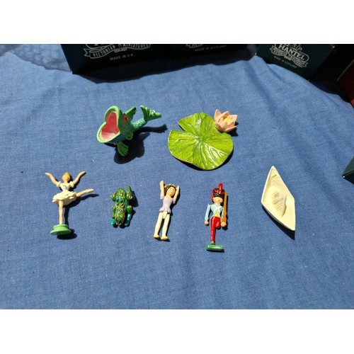570 - A box of assorted Hantel Victorian Miniatures models.