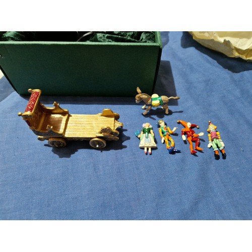 571 - A box of assorted Hantel Victorian Miniatures models.