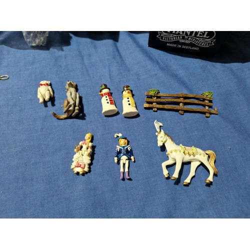 571 - A box of assorted Hantel Victorian Miniatures models.