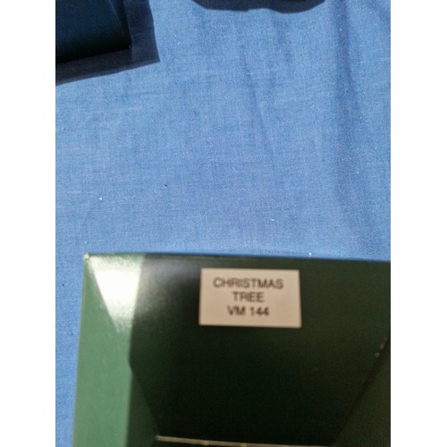 571 - A box of assorted Hantel Victorian Miniatures models.