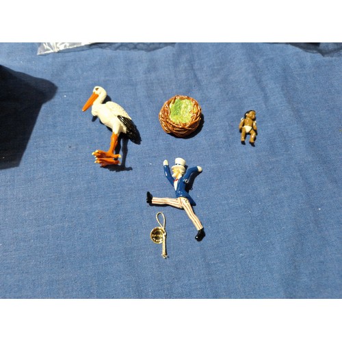 572 - A box of assorted Hantel Victorian Miniatures models.