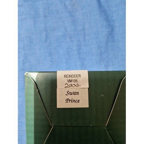 572 - A box of assorted Hantel Victorian Miniatures models.