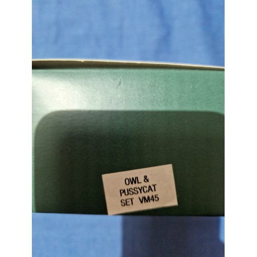 572 - A box of assorted Hantel Victorian Miniatures models.