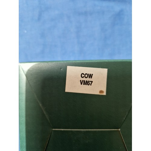 572 - A box of assorted Hantel Victorian Miniatures models.