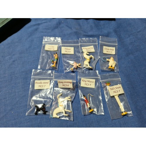 572 - A box of assorted Hantel Victorian Miniatures models.