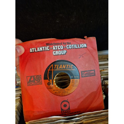 282 - An Adda metal flight case containing over 400 45s, soul, funk & disco.