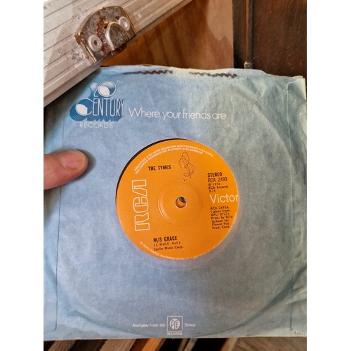 282 - An Adda metal flight case containing over 400 45s, soul, funk & disco.