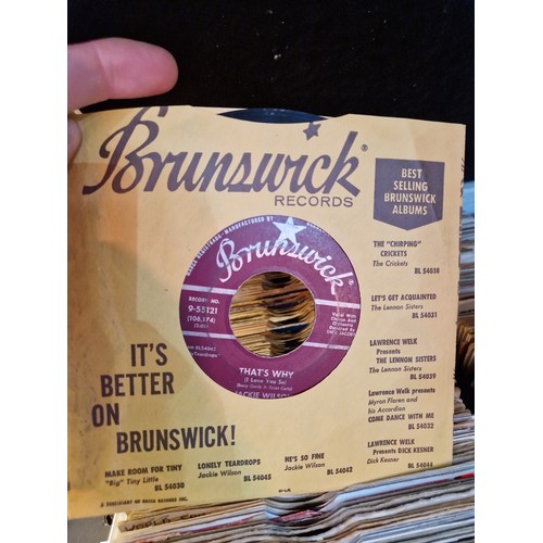 282 - An Adda metal flight case containing over 400 45s, soul, funk & disco.