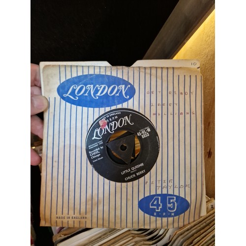 282 - An Adda metal flight case containing over 400 45s, soul, funk & disco.