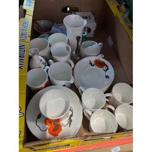 317 - A mixed lot of ceramics and glass including Wedgwood Susie Cooper 'Corn Poppy' part tea set (18 piec... 