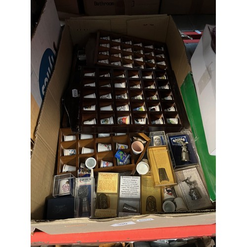 390 - A box of assorted thimbles and thimble display stands.