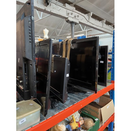 445 - 5 television sets - all with remotes. Toshiba 32