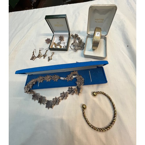 505 - A mixed lot of costume jewellery including necklaces, earrings, brooches, bangle, ladies wristwatch,... 