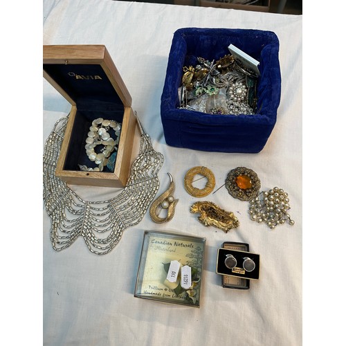 509 - Various costume jewellery