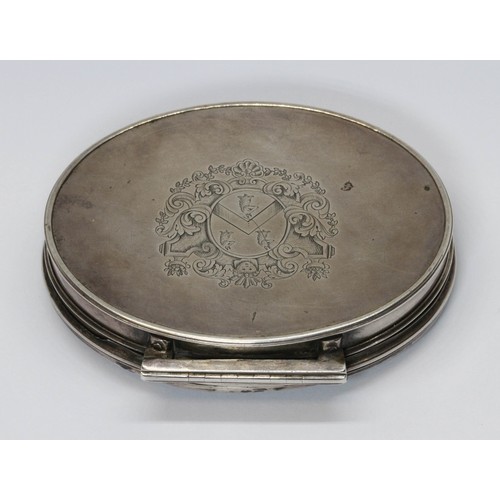 251 - An early 18th century double portrait snuff box, the silver inlaid tortoiseshell top with impressed ... 