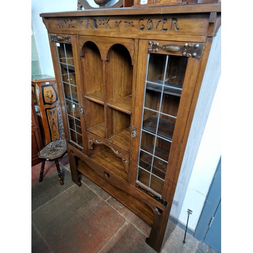 886 - An Edwardian Arts & Crafts oak bookcase.