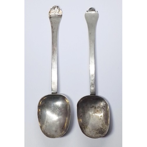 252 - A pair of silver trefid spoons, circa 1700, rat tail ends engraved 'EP', unascribed, maker's initial... 