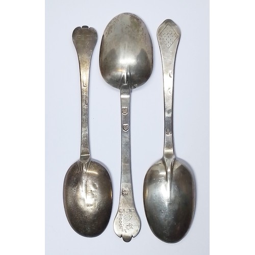 254 - A group of three silver trefid spoons, circa 1700, unascribed, length 18.5cm to 20cm, weight 152g.