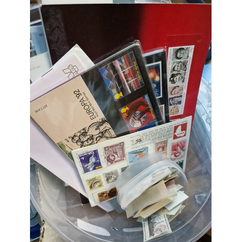 512 - A tub of assorted first day covers and loose mint stamps