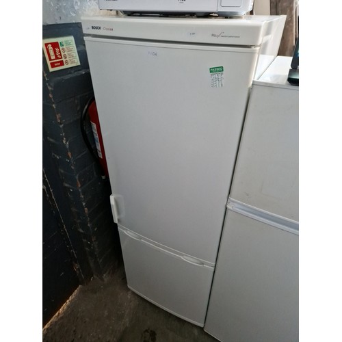 1106 - A Bosch Classixx fridge freezer.