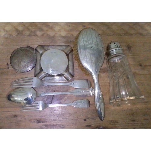 272 - A mixed lot of hallmarked silver comprising a brush, a sugar shaker, two forks, a spoon, an ash tray... 