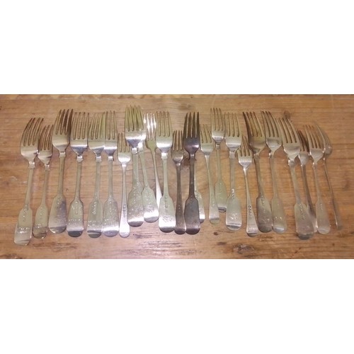 277 - Assorted silver forks, various dates and makers, lengths 16.5cm to 20.5cm, weight 49.5ozt.