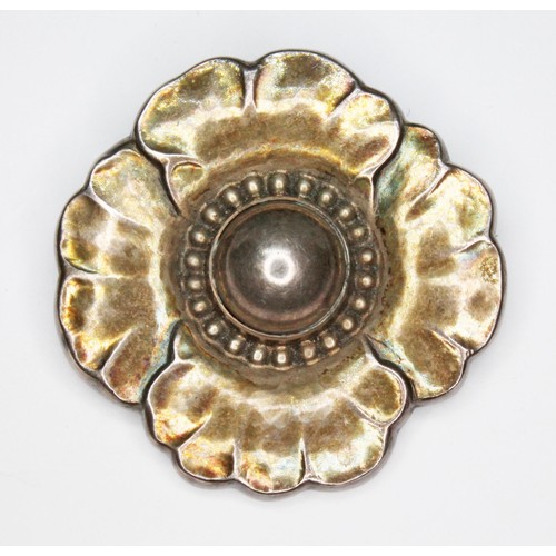 411 - A Georg Jensen flower head brooch, no. 189B, post 1945, marked 'Sterling Denmark', diameter 33mm, gr... 