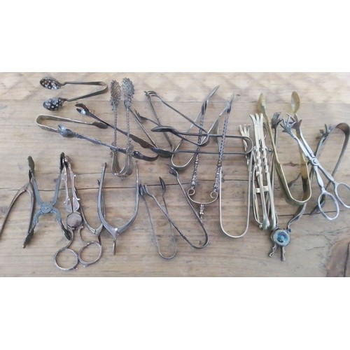 305 - Five pairs of hallmarked silver sugar tongs weight 2.2ozt, three foreign weight 1.6ozt and assorted ... 