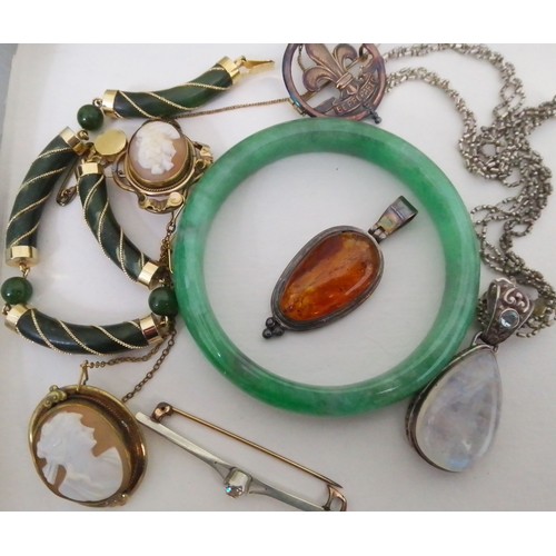 345 - A mixed lot of jewellery including a jade bangle, a nephrite bracelet, yellow metal, shell cameos, i... 