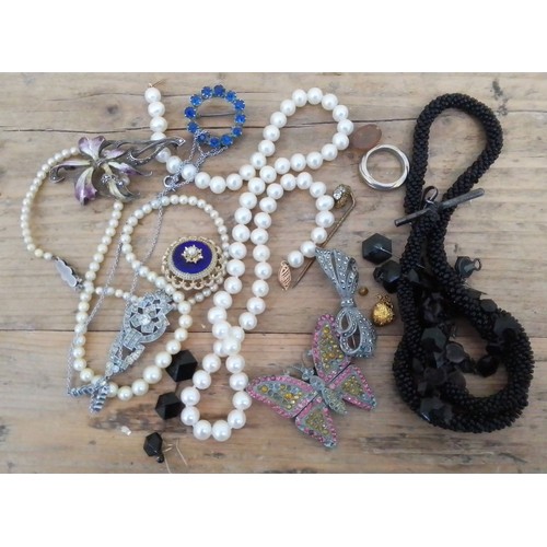 327 - Two cultured pearl necklaces and assorted jet and similar jewellery and assorted vintage costume jew... 