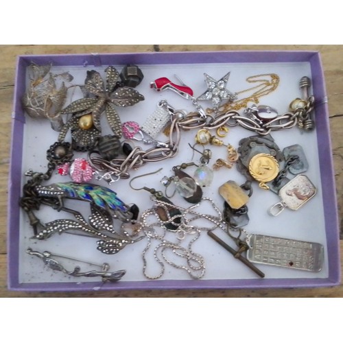 313 - A quantity of jewellery including silver and gold, Swarovski etc.