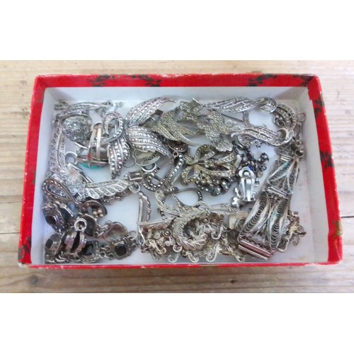 351 - A tray of assorted vintage jewellery including marcasite and filigree.