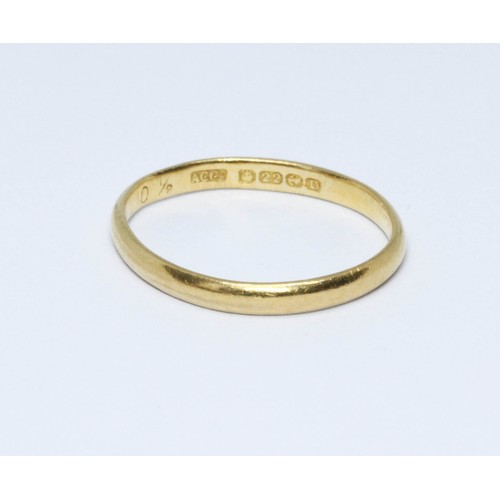 415 - A hallmarked 22ct gold wedding band, weight 2.3g, size M.