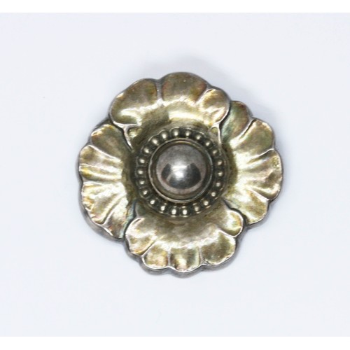 411 - A Georg Jensen flower head brooch, no. 189B, post 1945, marked 'Sterling Denmark', diameter 33mm, gr... 