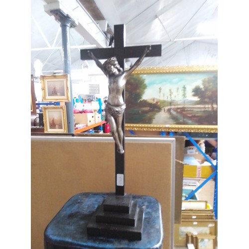 530A - A vintage crucifix.