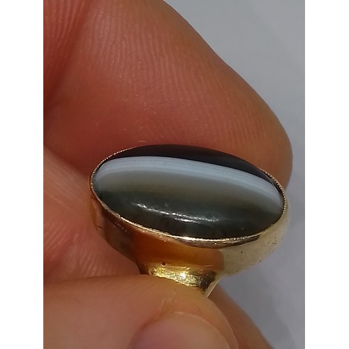 178 - An antique 18ct gold banded agate cabochon ring, hallmarked 18ct gold, Chester, date and sponsor rub... 