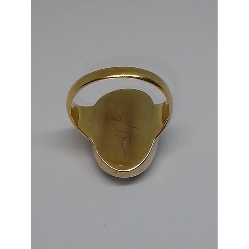 178 - An antique 18ct gold banded agate cabochon ring, hallmarked 18ct gold, Chester, date and sponsor rub... 