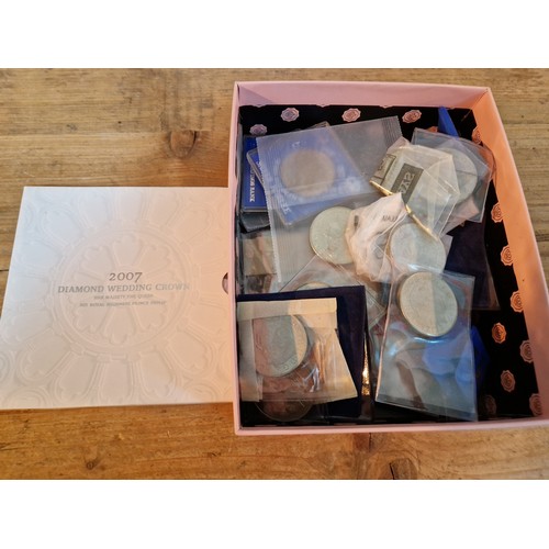 446 - A box of assorted commemorative crowns & £5 coins