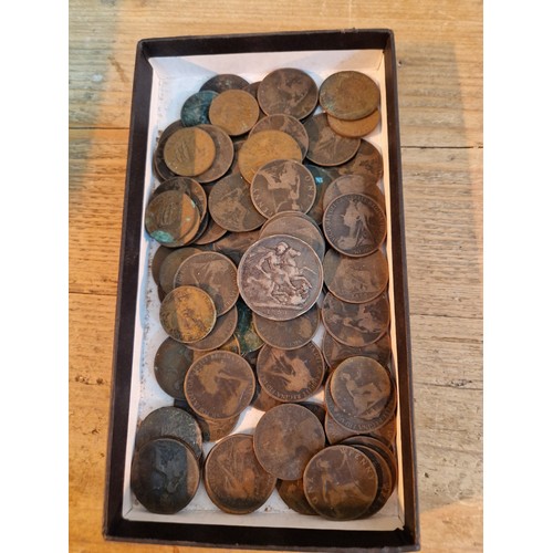 445 - A tray of pennies to include Victorian & a 1899 crown