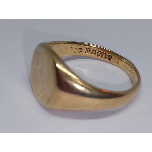 110 - A hallmarked 9ct gold signet ring, weight 6.4g, size R.