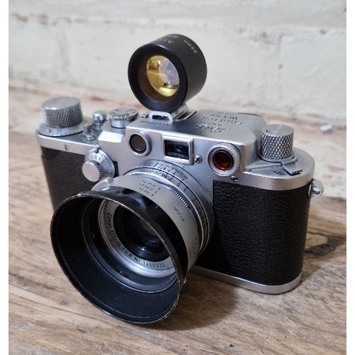 143 - A Leica D.R.P Ernst Leitz Wetzlar 35mm camera, serial no. 432649 with a Wetzlar lens no. 1450935, El... 